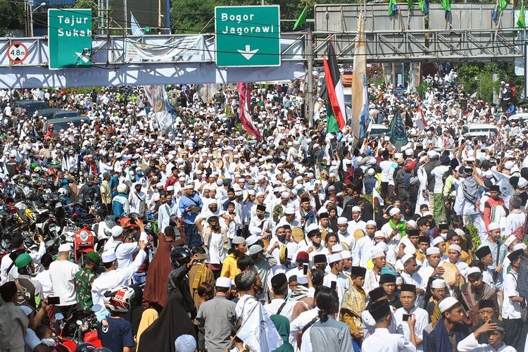 Kerumunan Masa FPI (Kompas)