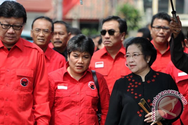 Mega Minta Nadiem Luruskan Sejarah 1965, PA 212 Desak PDIP Dibubarkan! (Antara).