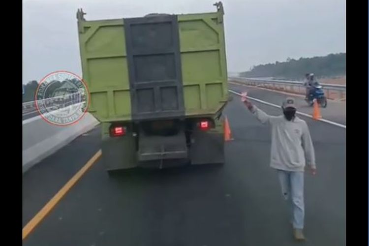 Preman di Tol Sumatera Sumbang mahalnya harga logistik (Otogrid)
