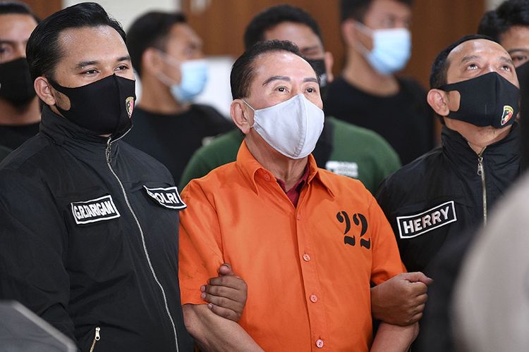 Djoko Tjandra divonis dua tahun enam bulan penjara oleh majelis hakim Tipikor (kompas)