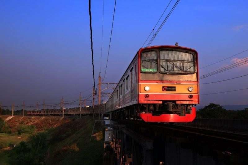KRL bekas buatan Jepang yang sejak tahun 2000 mulai masuk ke Indonesia (Sumber:KRL.co.id)
