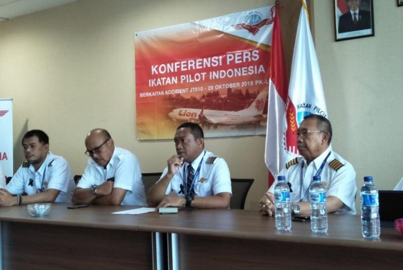 Mantan pilot Pesawat Sriwiwjaya SJ182 Kapten Rama Noya buka suara soal jatuhnya pesawat Sriwijaya (republika)