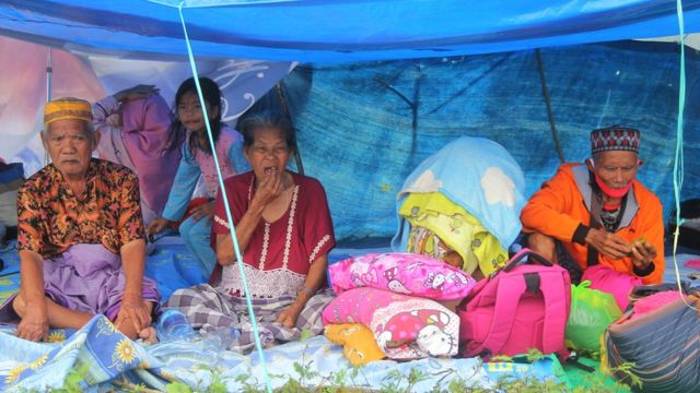 Warga Mamuju di Pengungsian (BBC)