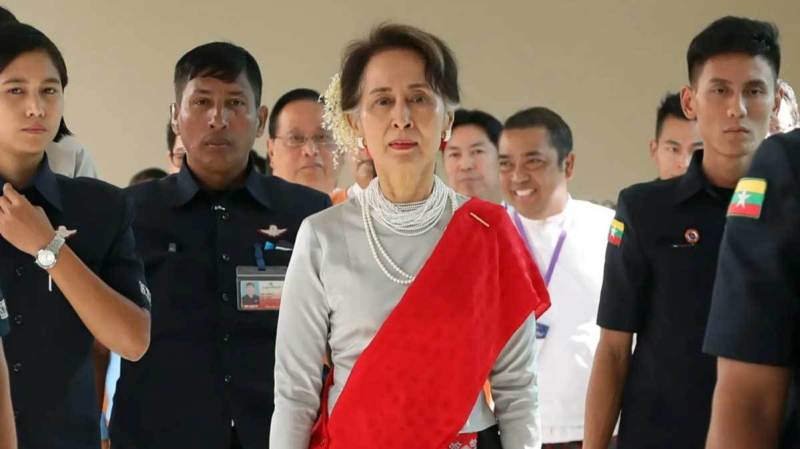 Saat Daw Aung San Suu Kyi Dikudeta