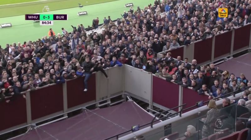 Ratusan fans West Ham United