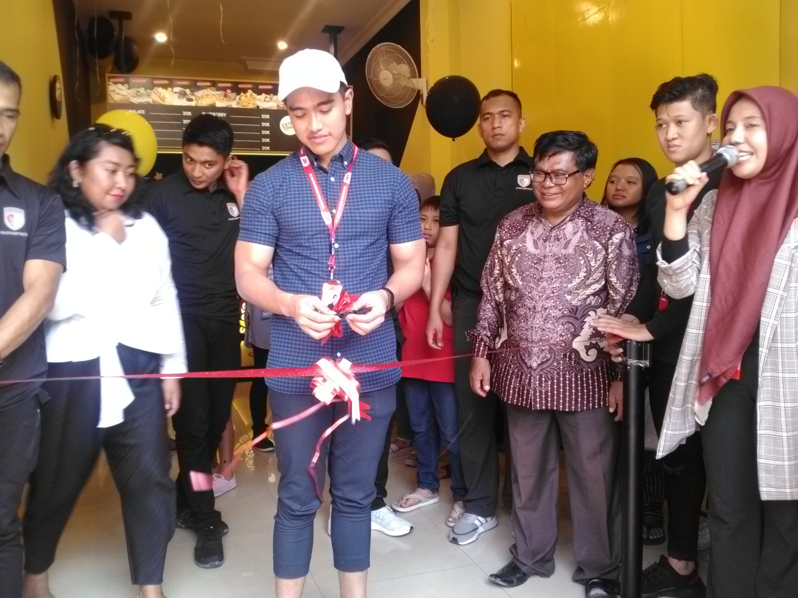Kaesang Buka Gerai Sang Pisang di Cirebon ( foto: radarcirebon.com)