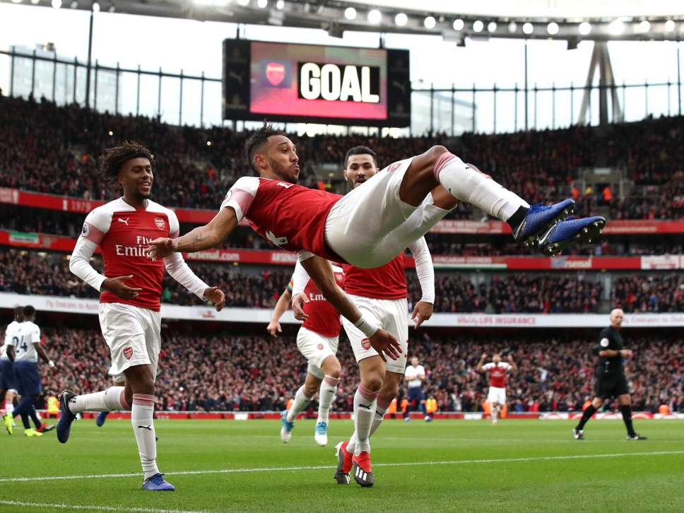 Seleberasi penyerang Arsenal Pierre-Emerick Aubameyang saat mencetak gol ke gawang Tottenham akhir pekan lalu (getty)