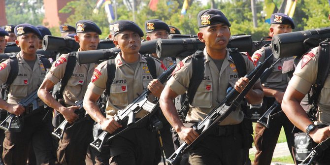 Ilustrasi anggota Brimob ditangkap karena jual beli senapan serbu di Paua (Foto: Senayanpost)