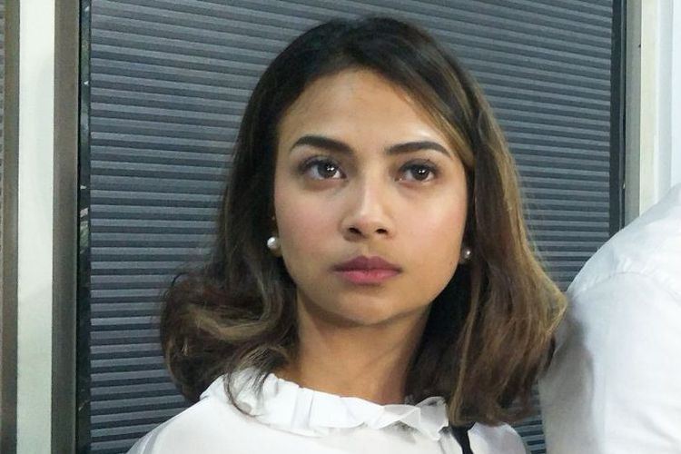Artis Vanessa Angel memohon kepada majelis hakim agar dirinya tak dipenjara demi bantu kelaurga yang sedang bangkrut(Foto: Kompas)