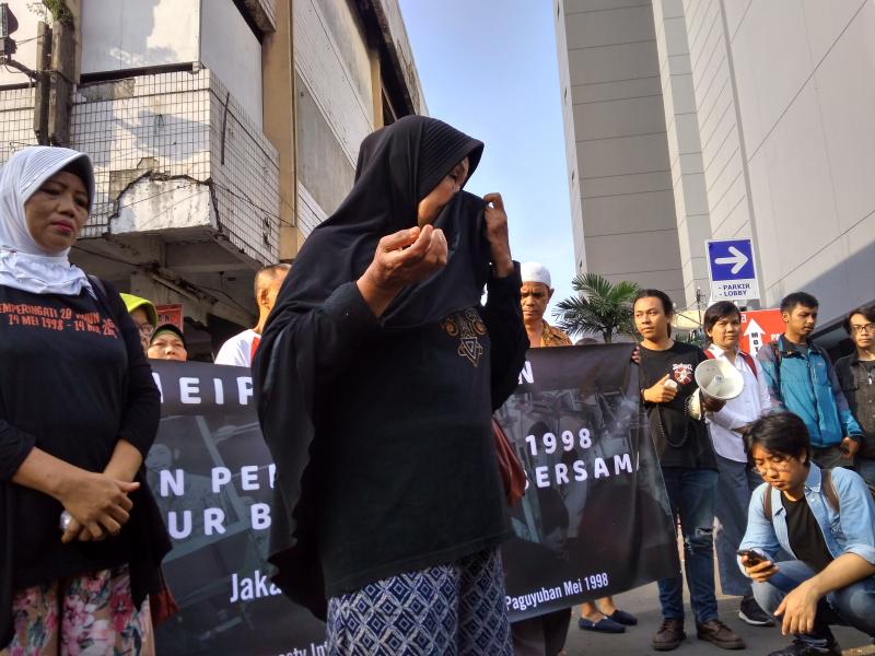 Mal Klender Menjadi Saksi Keluarga Korban Mengenang 