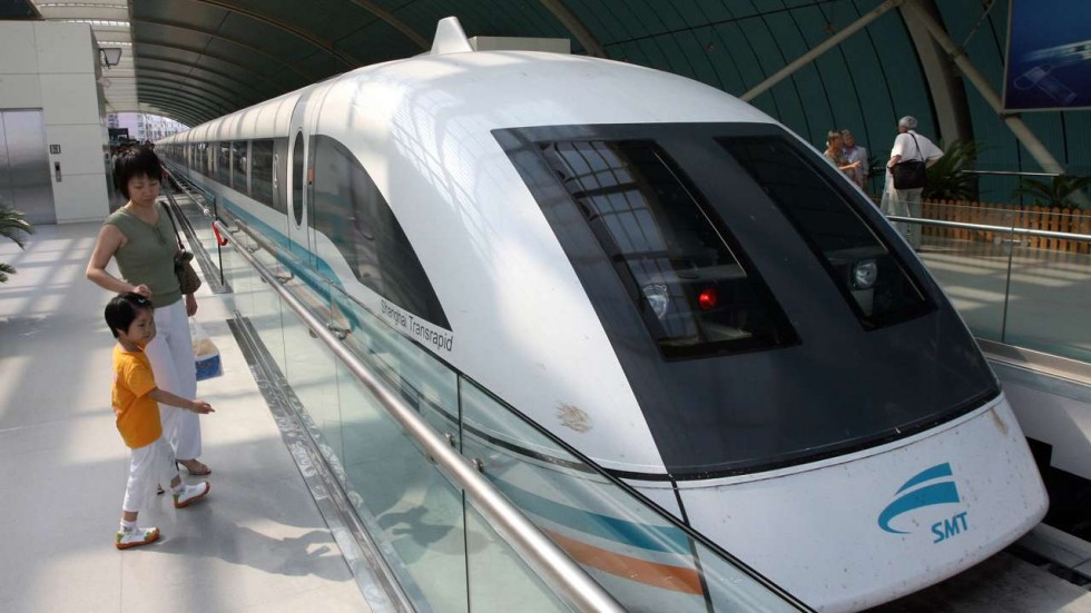 Kereta Cepat Cina Mampu Melesat 1.000 Km Per Jam www.law-justice.co Cina berupaya menyaingi Jepang yang berhasil menjalankan kereta maglev dengan kecepatan 603 km/jam (