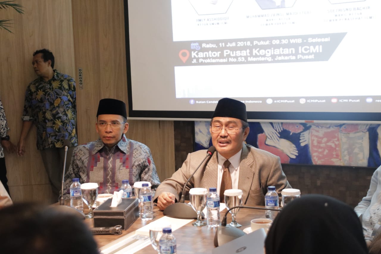 Jimly Asshiddiqie, Ketua Umum Ikatan Cendekiawan Muslim se-Indonesia (ICMI) (foto: law-justice.co/Muhammad Mualimin)