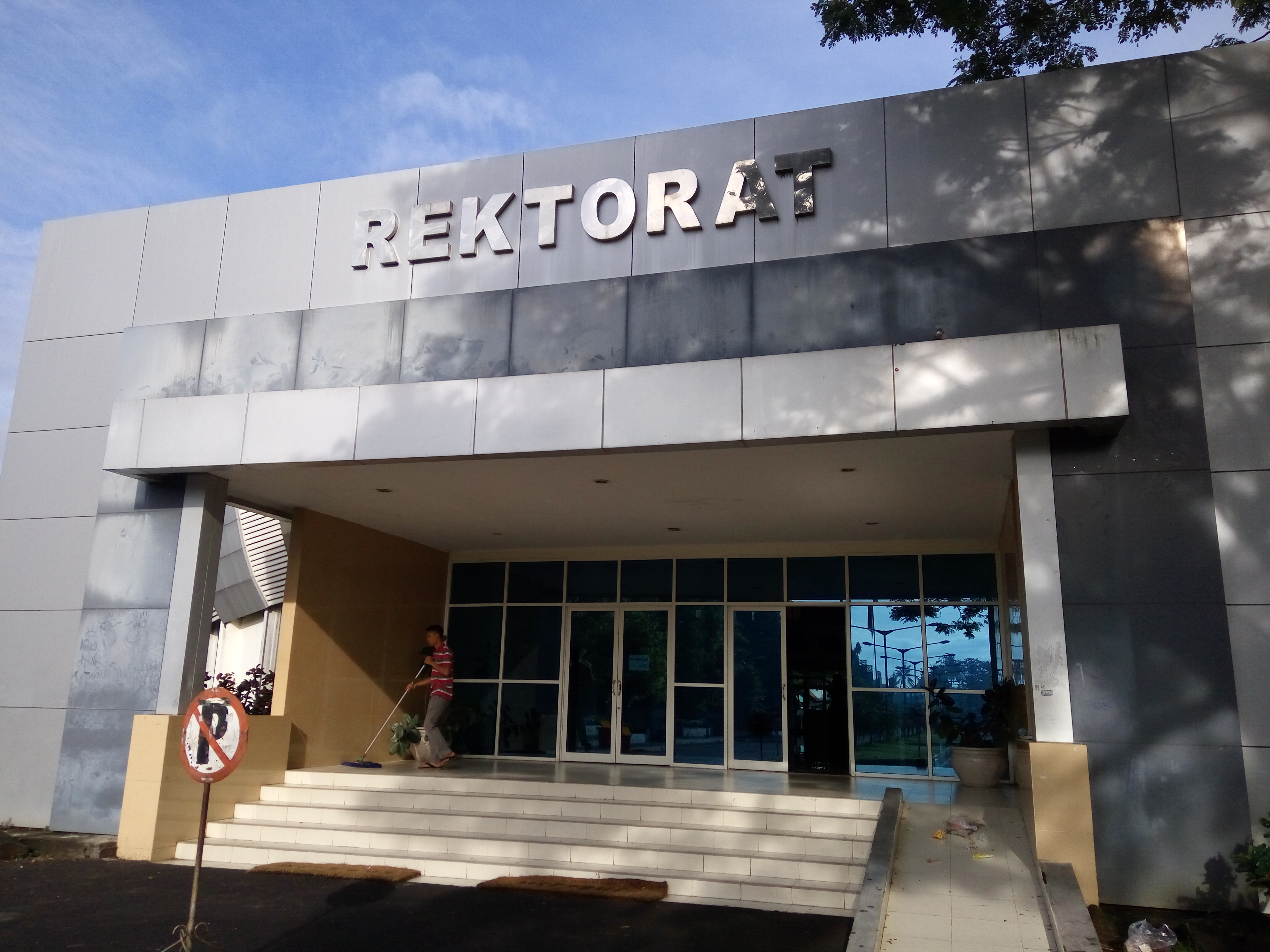 Gedung Rektorat Universitas Gadjah Mada law justice Hartanto Ardi Saputra