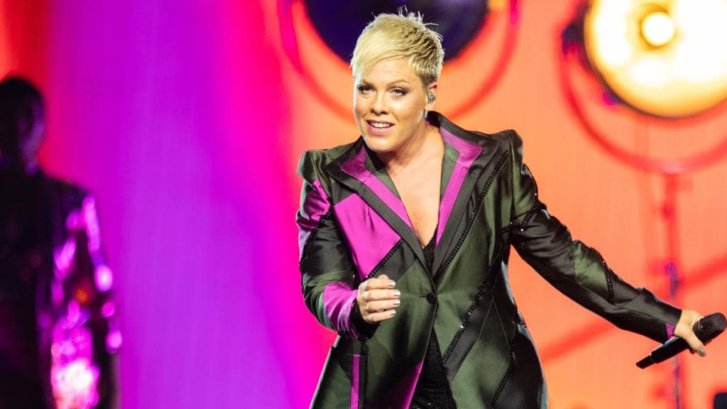 Terkena Virus Lambung, Pink Batalkan Konsernya di Sydney (foto : daily telegraph)