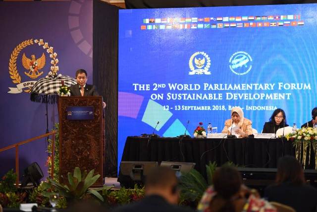 Ignasius Jonan jadi panelis utama pada The 2nd World Parliamentary Forum di Bali, Rabu (12/9) (foto: ESDM)